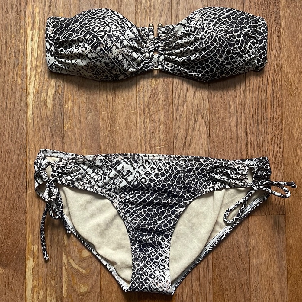 Lips Women’s Strapless Bikini Size Small (top) Size Medium (bottom)